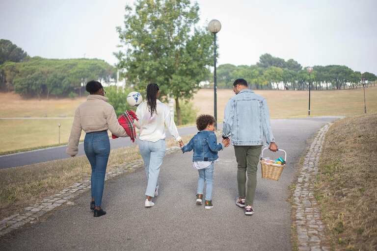 family-in-the-park